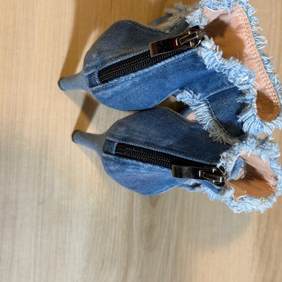 Blue Frayed Denim 6.5 Euro 37 Stiletto Sandals Ankle Strap Back Zip Heels - Picture 4 of 10